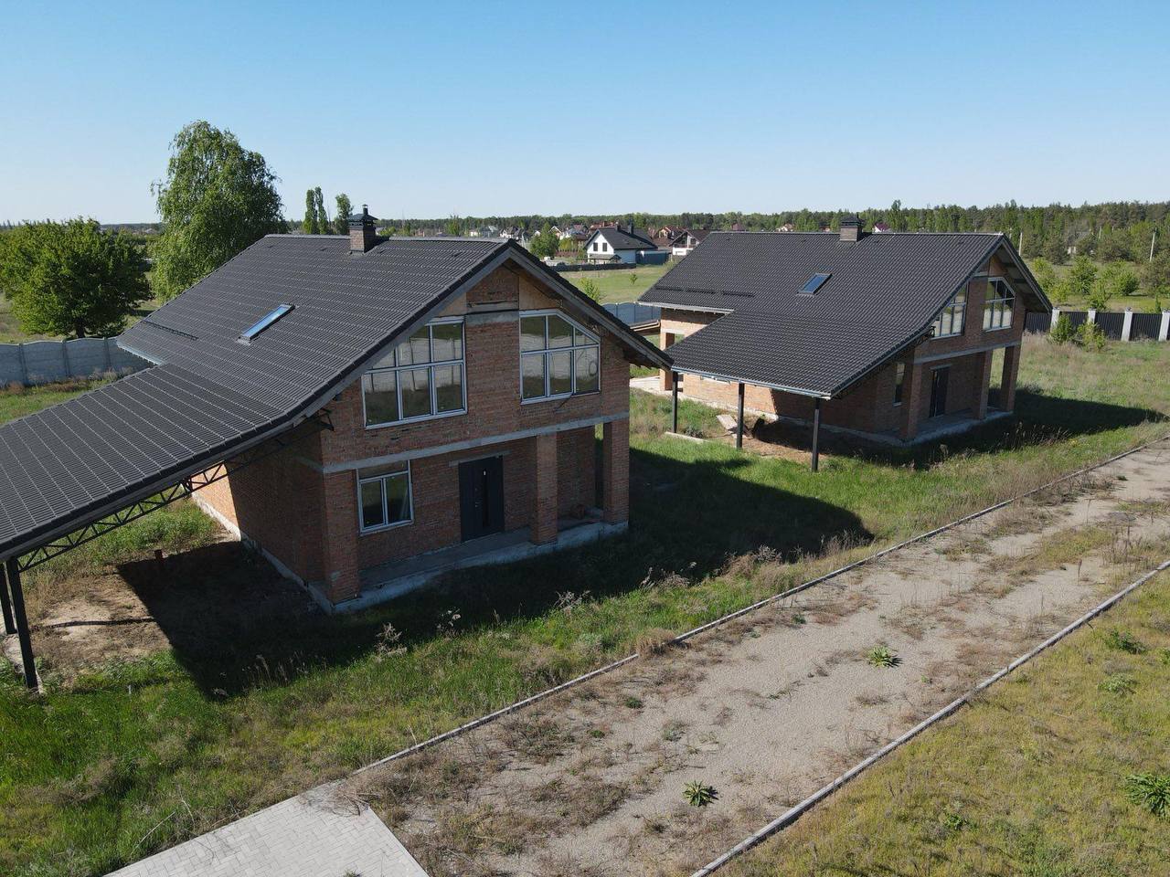 Продаж будинків КМ с.Лебедівка - 3 готових будинки -170 м2, 60 соток, 125 кВт