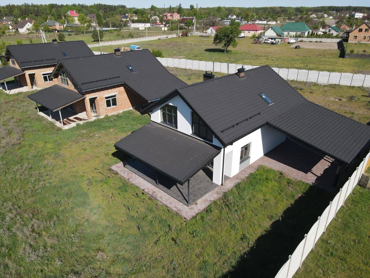 Продаж будинків КМ с.Лебедівка - 3 готових будинки -170 м2, 60 соток, 125 кВт - Зображення 2